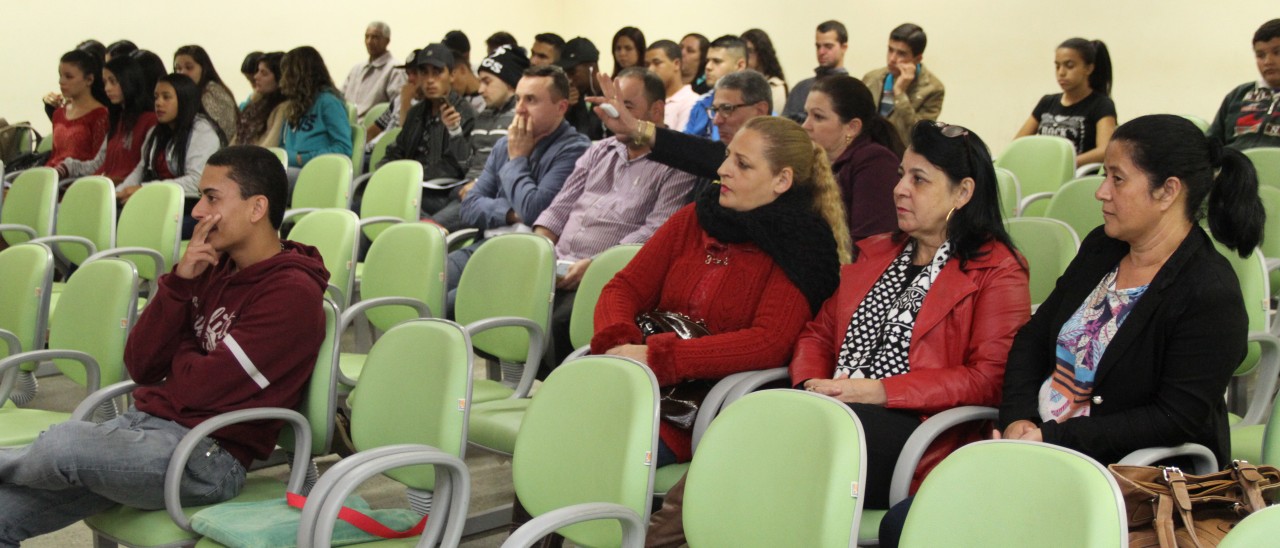 Estudantes acompanham atividade do Poder Legislativo
