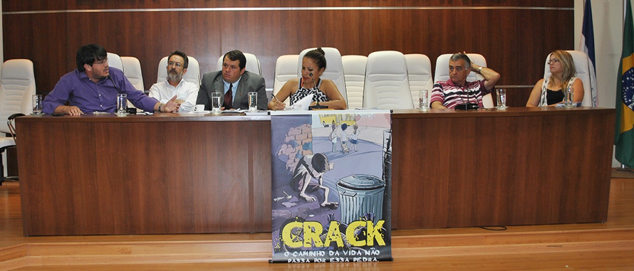 Parlamentares participam de audiência pública sobre drogas