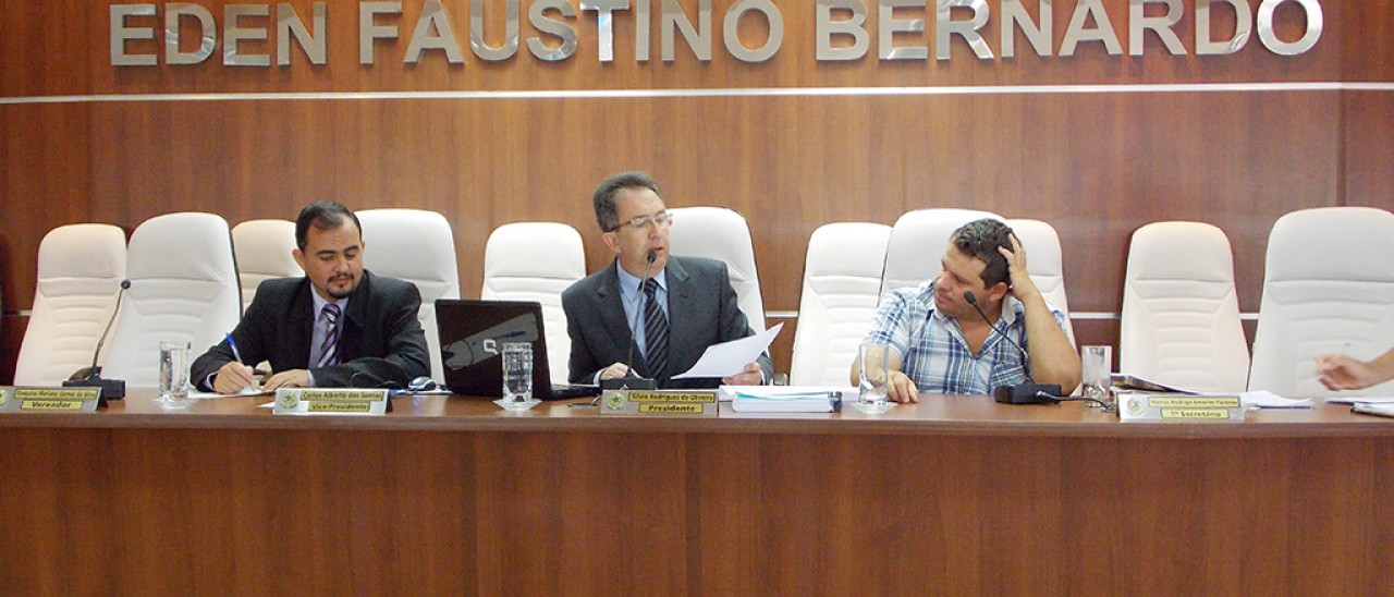 Em extraordinária, vereadores votam projetos de saúde