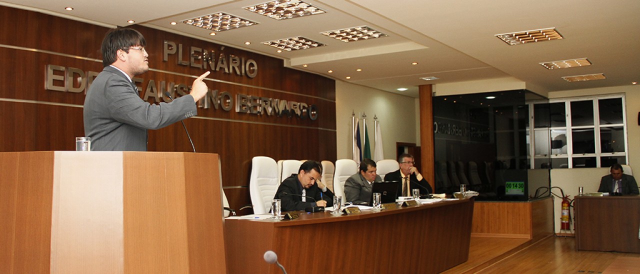 Vereadores discutem compra de terrenos pelo Poder Executivo