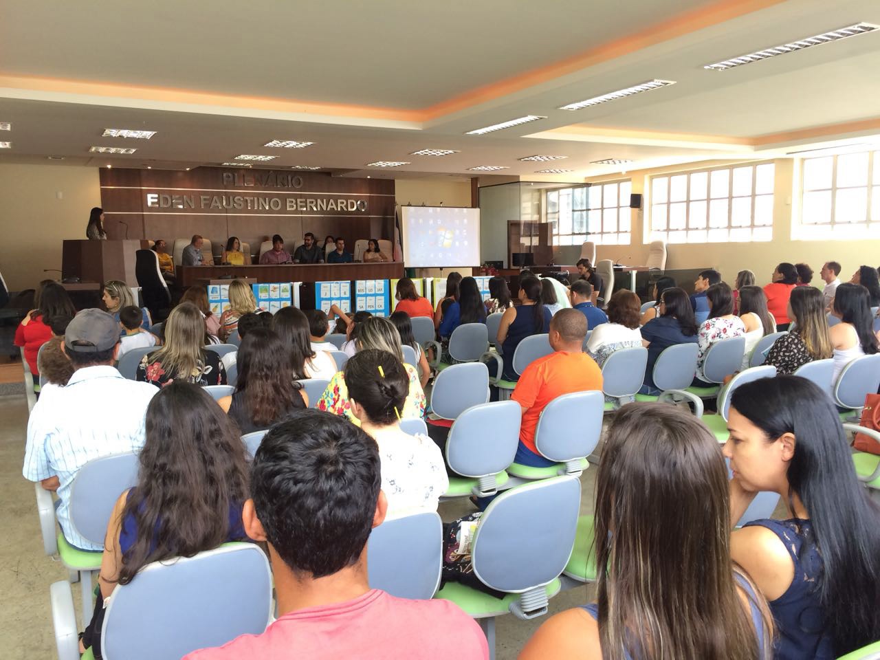 Auditório da Câmara é palco de encontro regional de educação