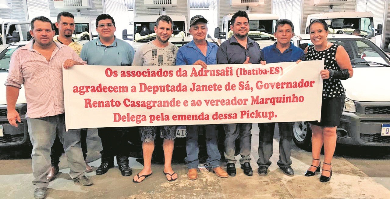 Associação rural recebe veículo