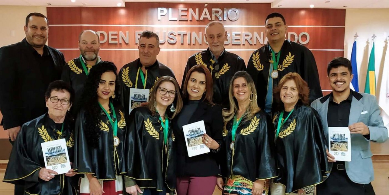 Câmara recebe escritores do município para lançamento de livro