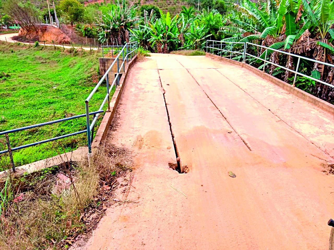 Manutenção de estradas rurais e limpeza urbana na pauta de discussões dos parlamentares
