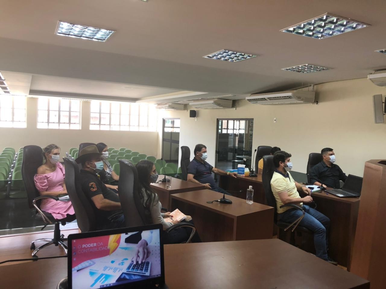 Vereadores e servidores da Câmara participam de cursos de capacitação online nesta manhã