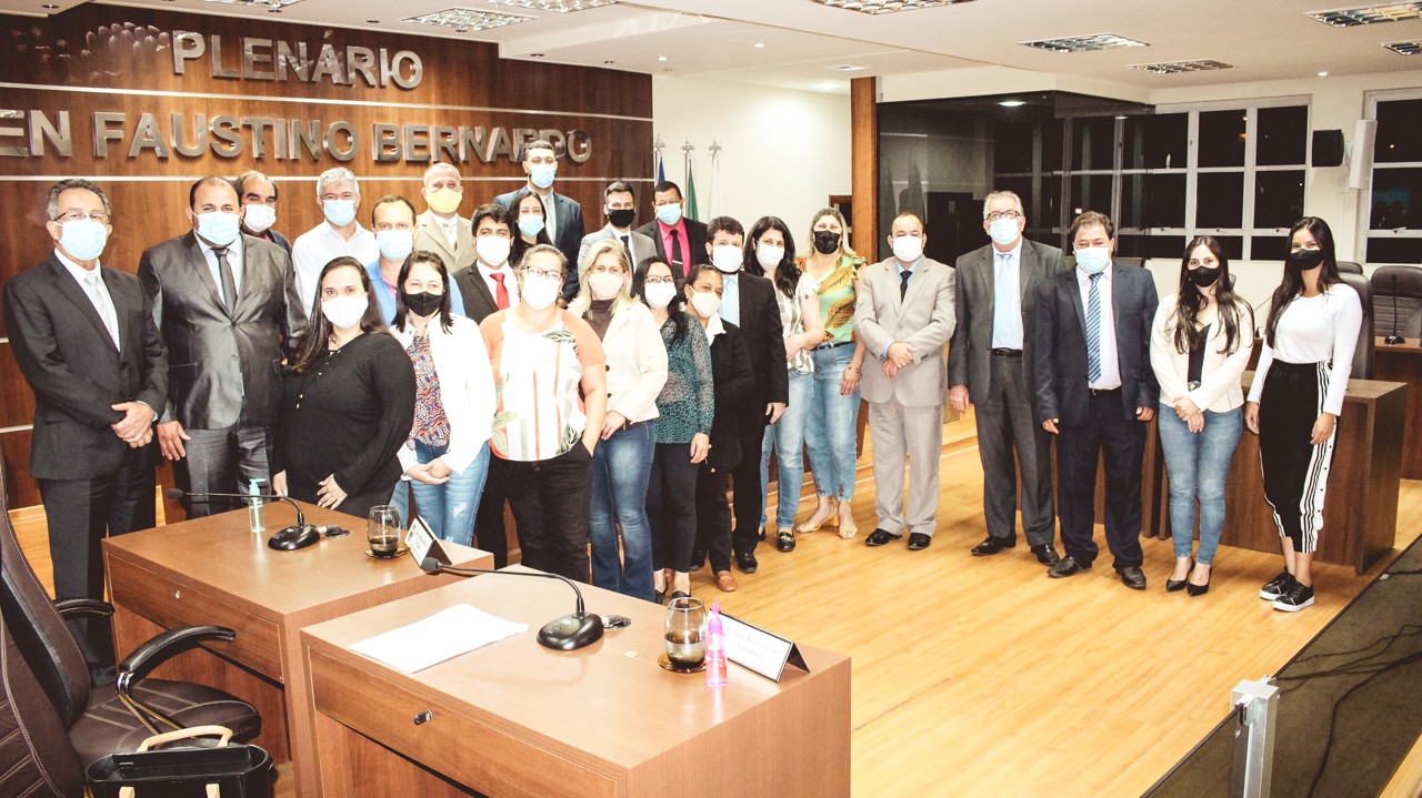 Educação: aprovado Abono Salarial, Piso Nacional e Auxílio Profissional.