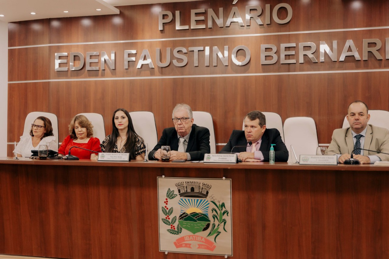 Câmara Municipal condecora cidadãos com medalha Pastor Jotalino Lopes da Silva