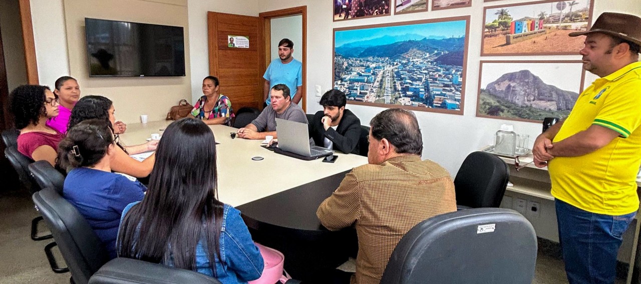 Reunião na Câmara Municipal põe em pauta abono salarial para profissionais da Educação