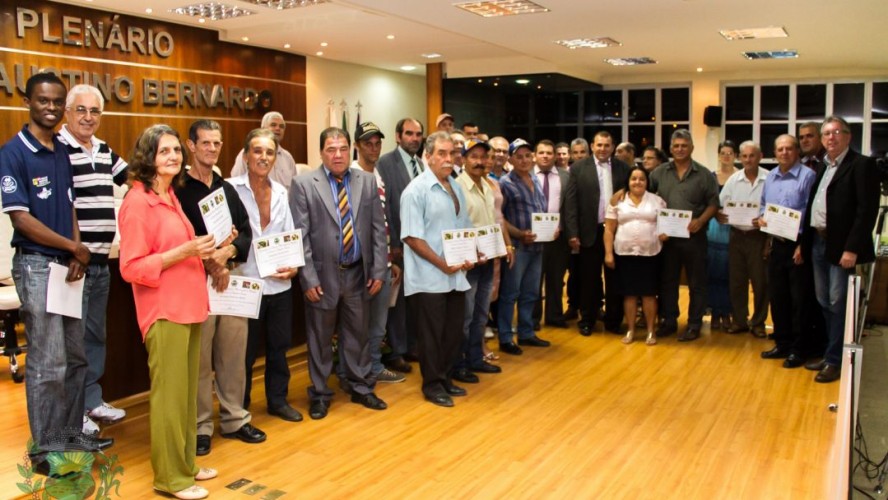 Agricultores receberam homenagens durante sessão solene 