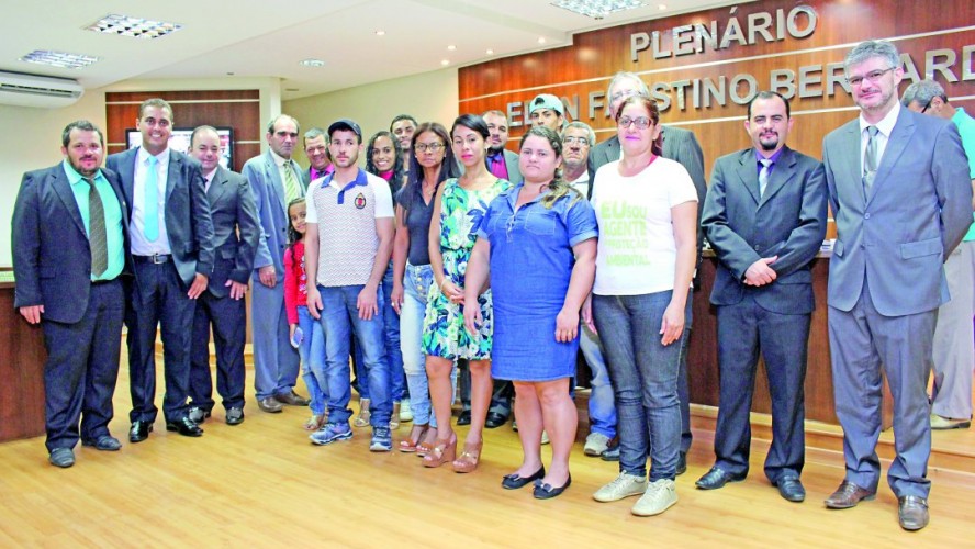 Vereadores e representantes da Associação de catadores de Ibatiba