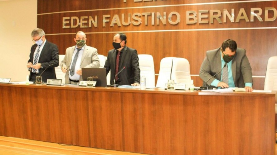 vereadores durante última sessão da Câmara de Ibatiba