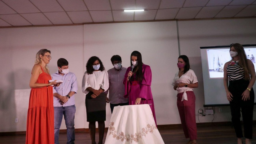 vereadora Emiliane Lázaro durante sessão da Câmara