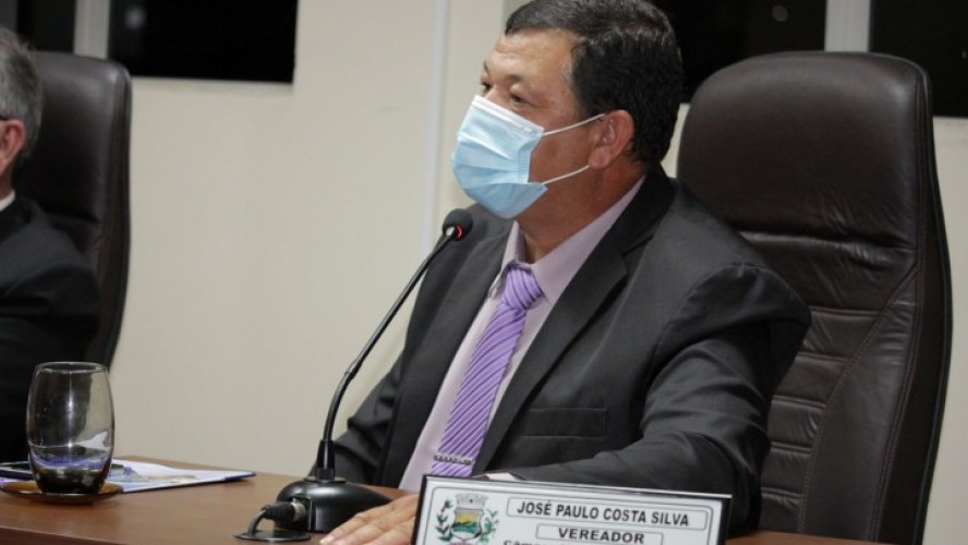 Vereador Paulinho do Eucalipto duranta sessão ordinária na Câmara de Ibatiba
