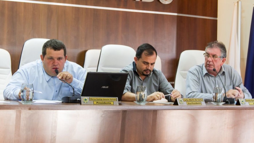 Momento da reunião ordinária do último dia 25/11 Momento da reunião ordinária do último dia 25/11