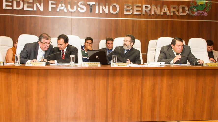 Vereador Lili da Barbearia durante uso da Tribuna, na última sessão Vereador Lili da Barbearia durante uso da Tribuna, na última sessão