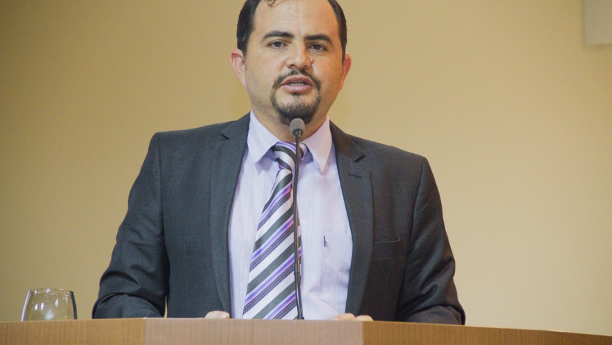 Vereador Roberto Magnético durante discurso Vereador Roberto Magnético durante discurso