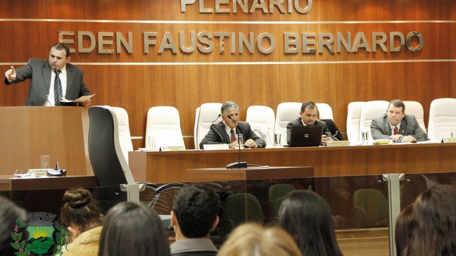 Momento da reunião ordinária do último dia 25/11 Momento da reunião ordinária do último dia 25/11
