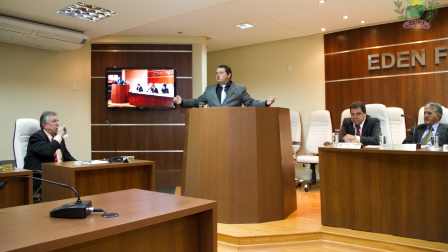 Vereador Ivanito Barbosa durante sessão da Câmara Vereador Ivanito Barbosa durante sessão da Câmara