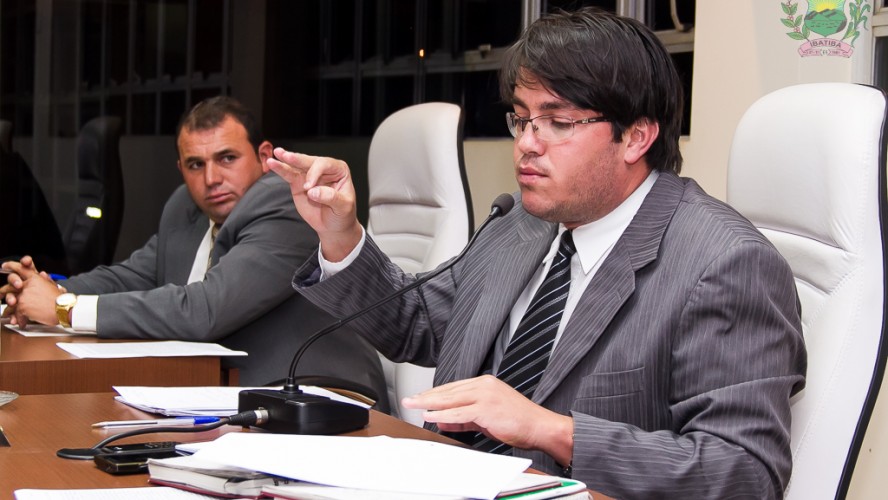Vereador Lili da Barbearia durante uso da Tribuna, na última sessão Vereador Lili da Barbearia durante uso da Tribuna, na última sessão