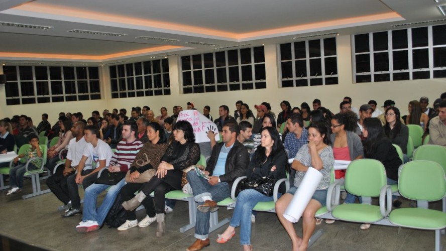 Momento da reunião ordinária do último dia 25/11 Momento da reunião ordinária do último dia 25/11