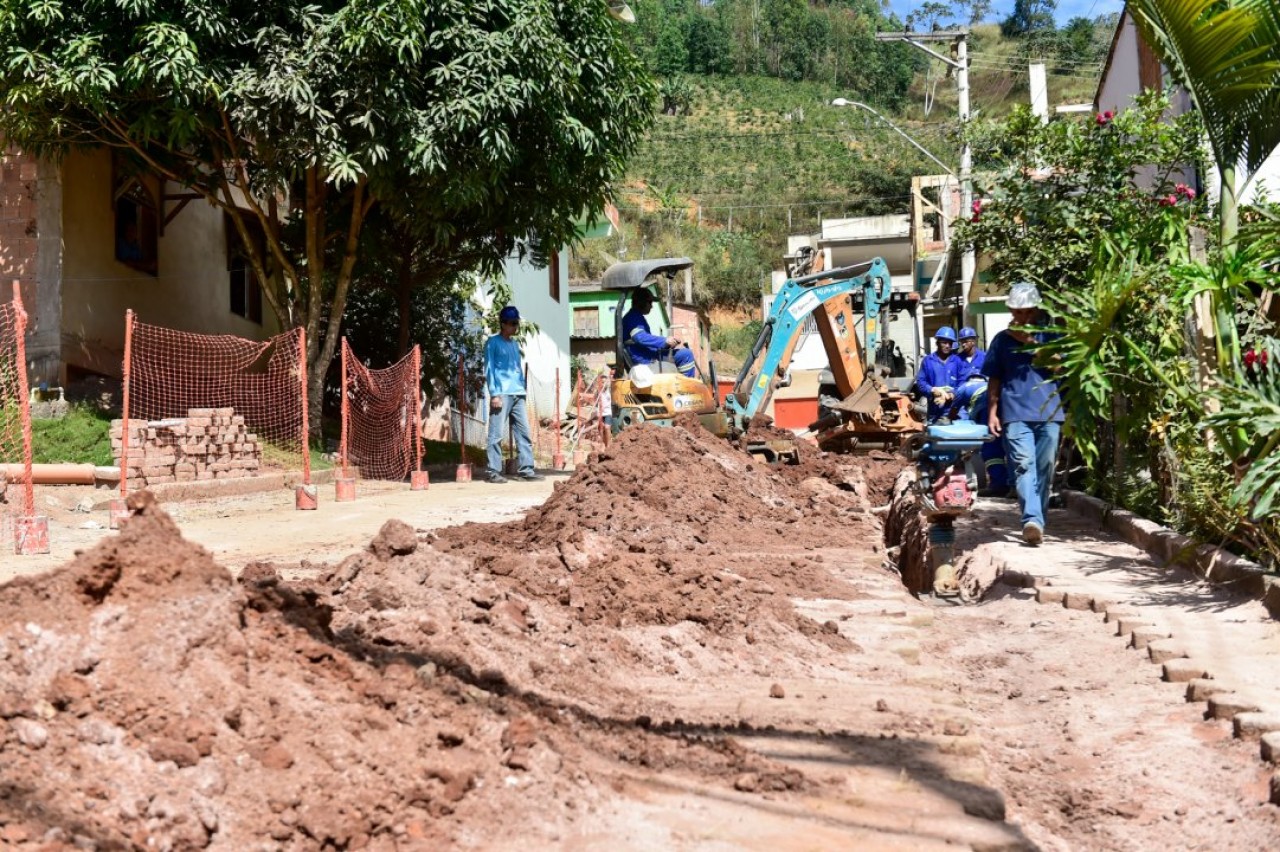 Obra da Cesan gera empregos em Ibatiba Obra da Cesan gera empregos em Ibatiba