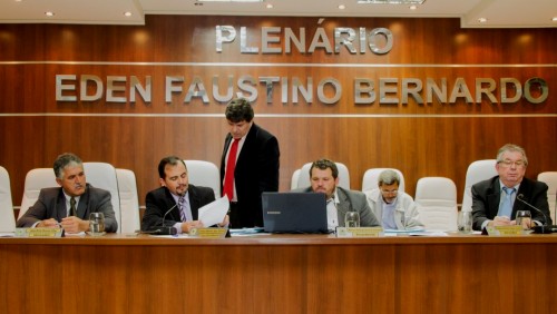 Câmara propõe audiência sobre mudança na divisa de MG e ES Câmara propõe audiência sobre mudança na divisa de MG e ES