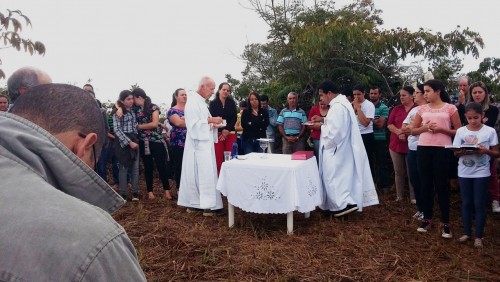 Comunidade católica celebra missa na Pedra da Tia Bárbara Comunidade católica celebra missa na Pedra da Tia Bárbara