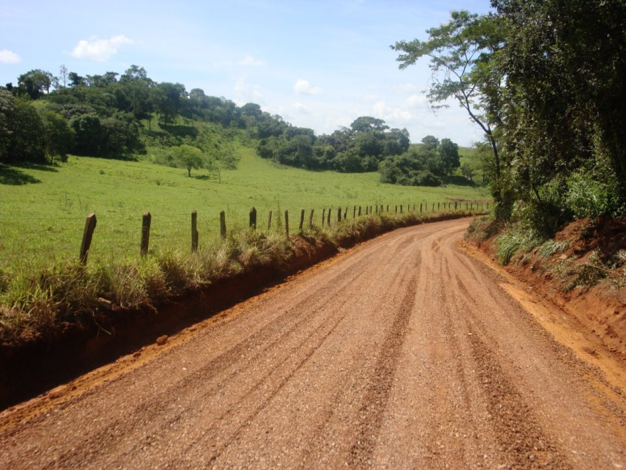 Ibatiba e municípios vizinhos parceiros para melhorar vias rurais