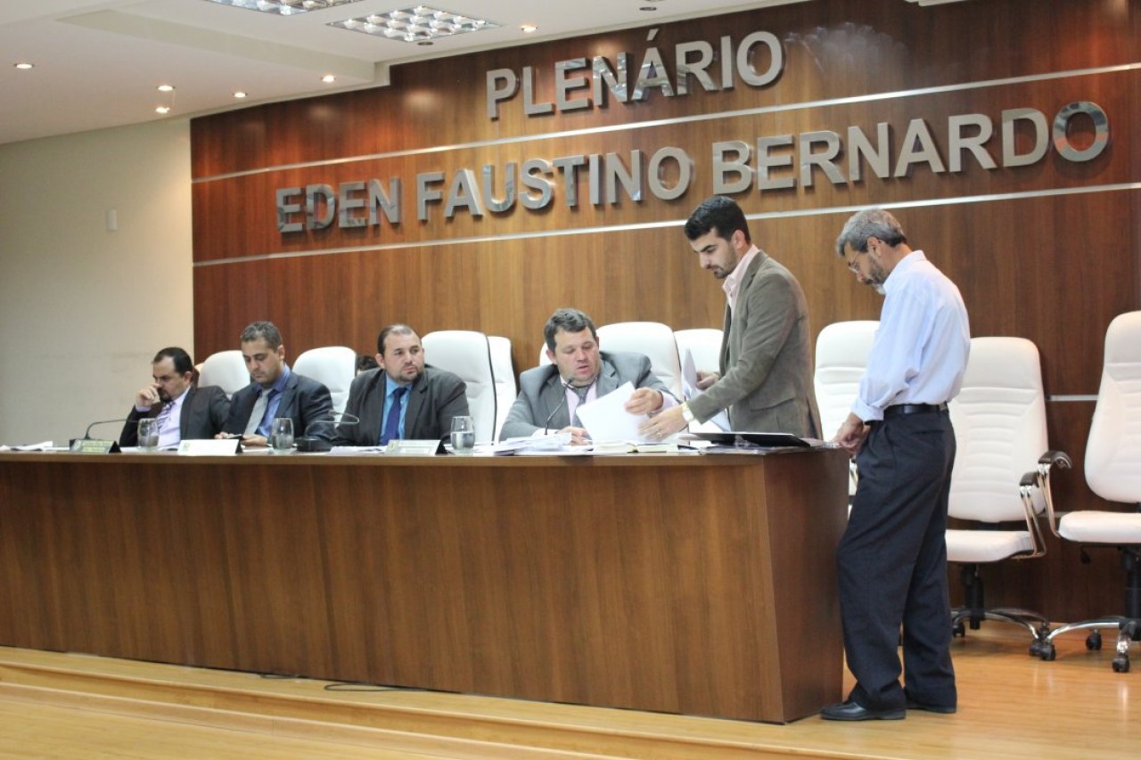 Câmara aprova pagamento de adicional por insalubridade aos servidores Câmara aprova pagamento de adicional por insalubridade aos servidores