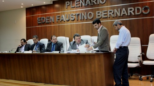 Câmara aprova pagamento de adicional por insalubridade aos servidores Câmara aprova pagamento de adicional por insalubridade aos servidores