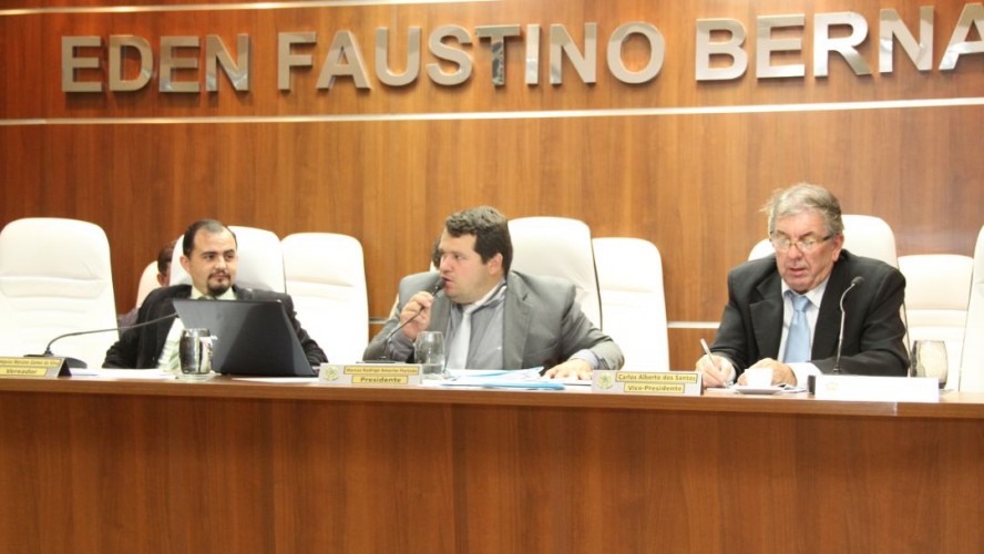 Momento da reunião ordinária do último dia 25/11 Momento da reunião ordinária do último dia 25/11