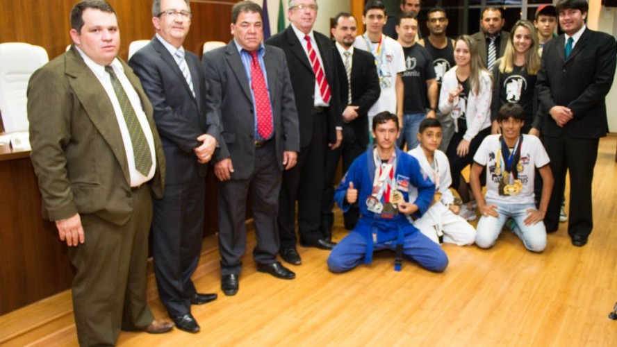 Vereadores durante homenagem ao servidor Wetzel Magalhães Vereadores durante homenagem ao servidor Wetzel Magalhães