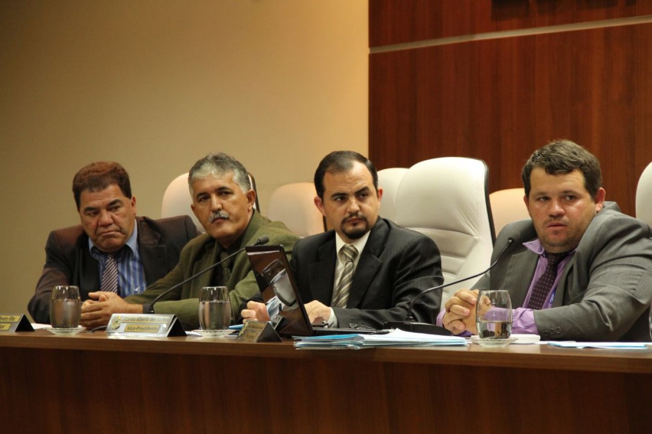 Comenda Parlamentar para homenagear ex-prefeitos Comenda Parlamentar para homenagear ex-prefeitos