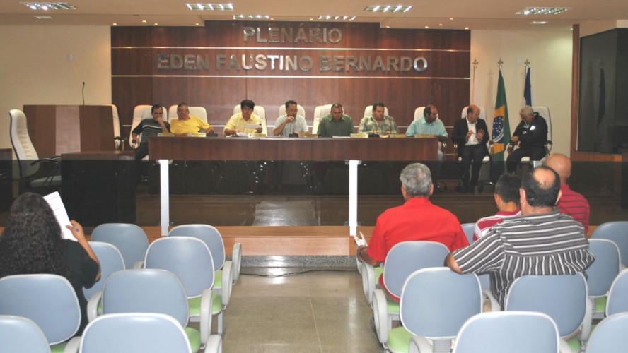 Momento da reunião ordinária do último dia 25/11 Momento da reunião ordinária do último dia 25/11
