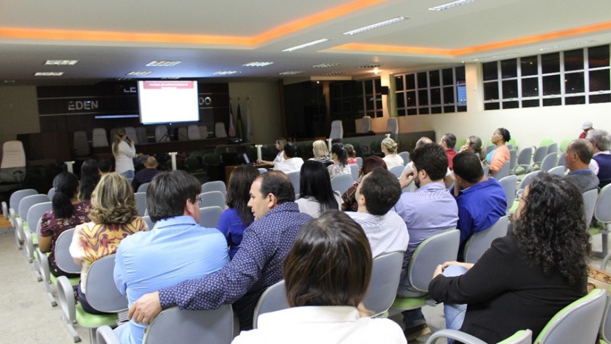 Momento da reunião ordinária do último dia 25/11 Momento da reunião ordinária do último dia 25/11