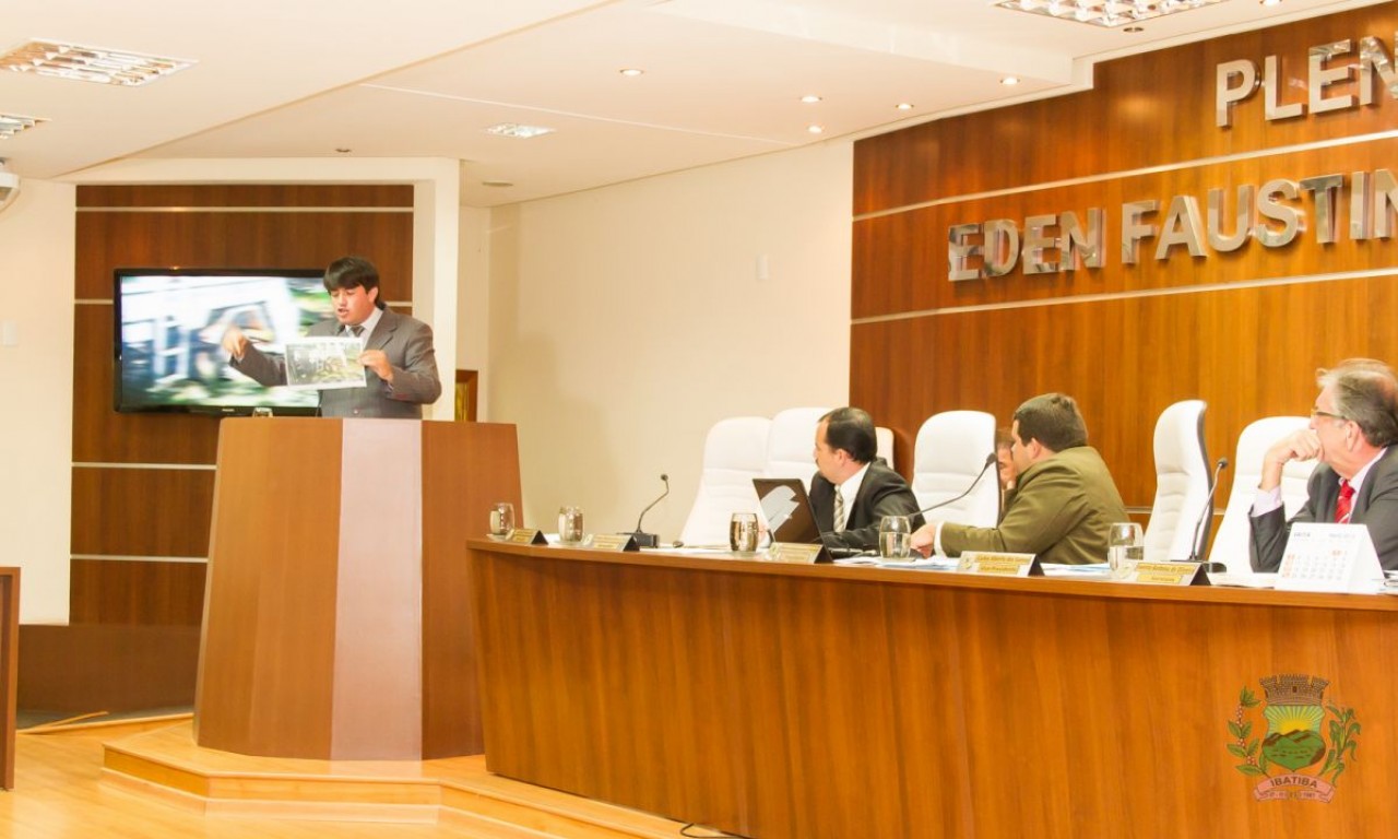 Parlamentares cobram conserto de veículos públicos Parlamentares cobram conserto de veículos públicos