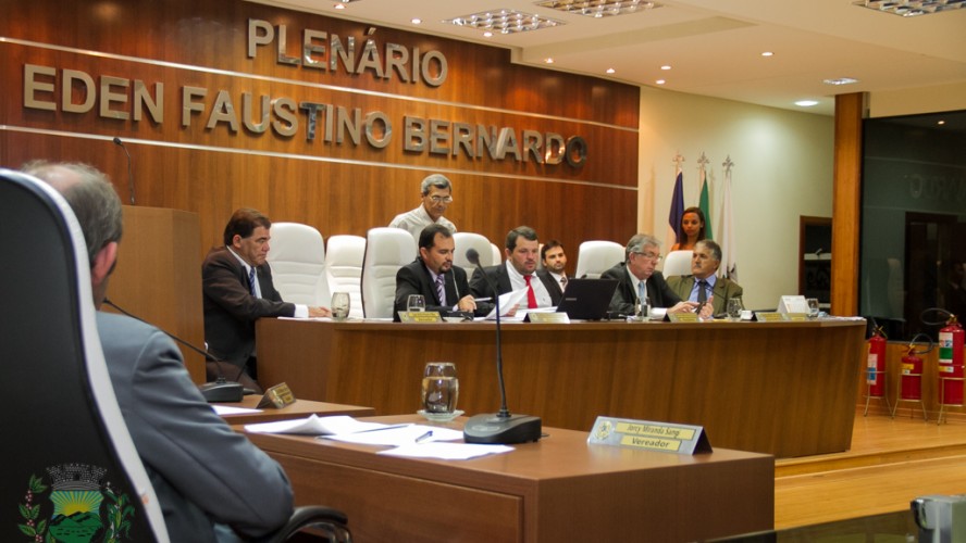 Vereador Lili da Barbearia durante uso da Tribuna, na última sessão Vereador Lili da Barbearia durante uso da Tribuna, na última sessão
