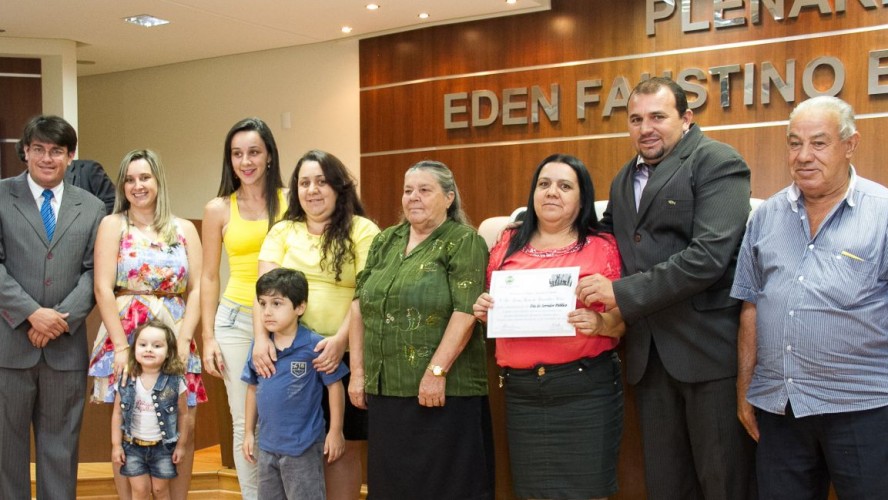 vereadora Emiliane Lázaro durante sessão da Câmara vereadora Emiliane Lázaro durante sessão da Câmara