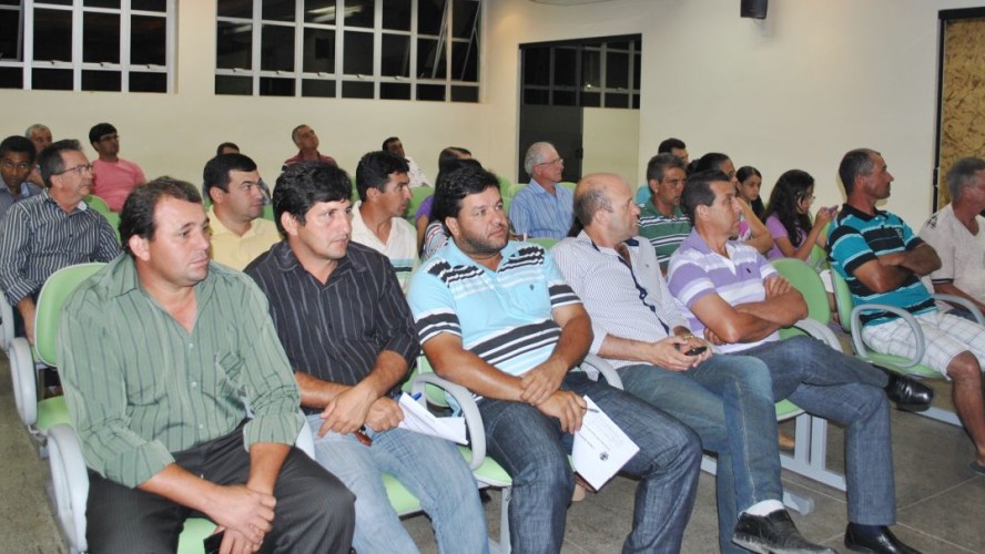 Momento da reunião ordinária do último dia 25/11 Momento da reunião ordinária do último dia 25/11
