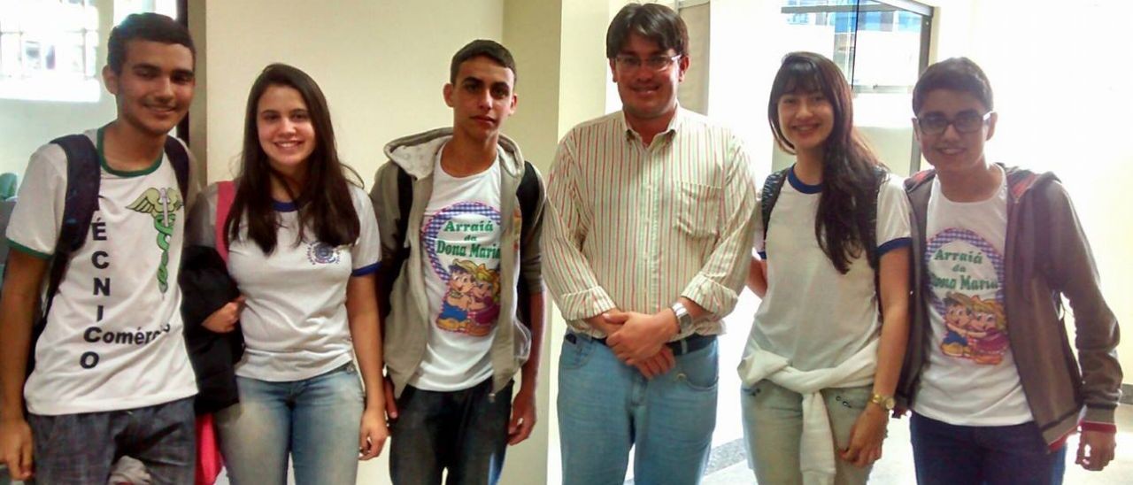 Alunos visitam Câmara Municipal nesta quinta-feira (24) Alunos visitam Câmara Municipal nesta quinta-feira (24)