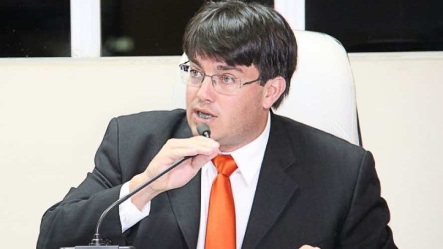 vereadora Emiliane Lázaro durante sessão da Câmara vereadora Emiliane Lázaro durante sessão da Câmara