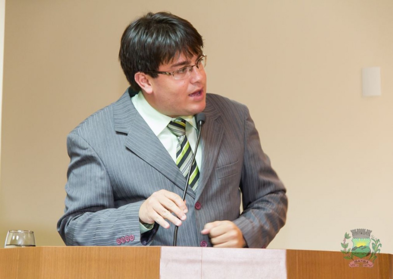 Vereador cobra melhorias na Rua Manoel Luiz Trindade Vereador cobra melhorias na Rua Manoel Luiz Trindade