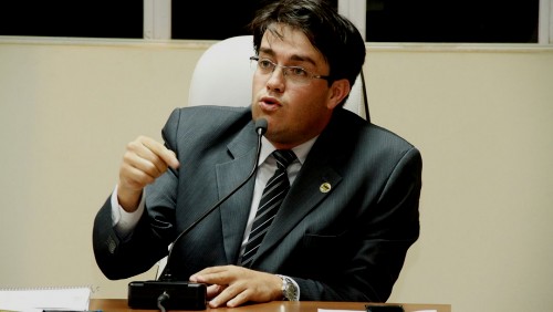 Luciano quer pagamento retroativo de direitos e vantagens Luciano quer pagamento retroativo de direitos e vantagens