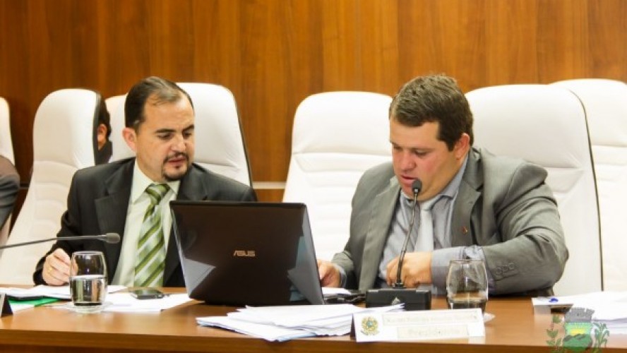 Vereador Lili da Barbearia durante uso da Tribuna, na última sessão Vereador Lili da Barbearia durante uso da Tribuna, na última sessão