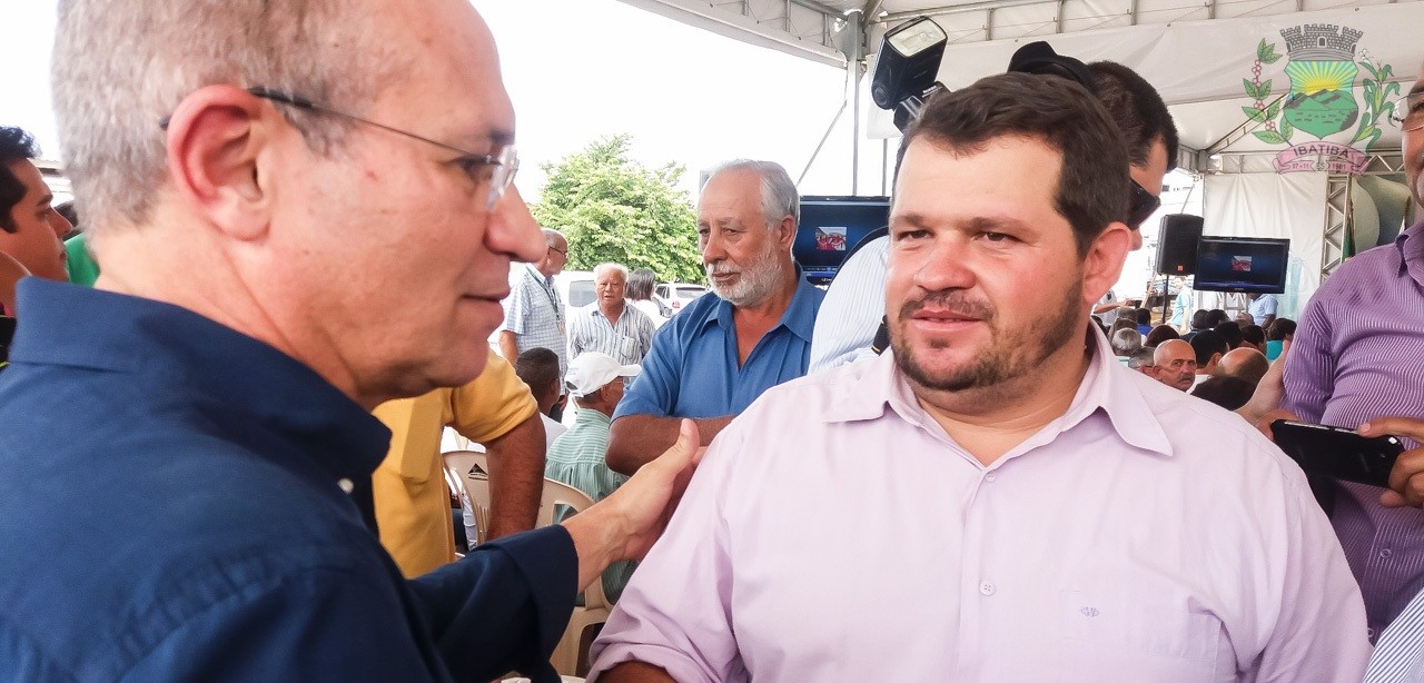 Associação recebe Micro trator e Carreta Tracionada Associação recebe Micro trator e Carreta Tracionada