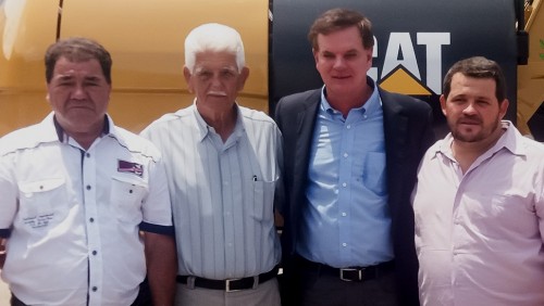 Ibatiba recebe máquina retroescavadeira hidráulica Ibatiba recebe máquina retroescavadeira hidráulica