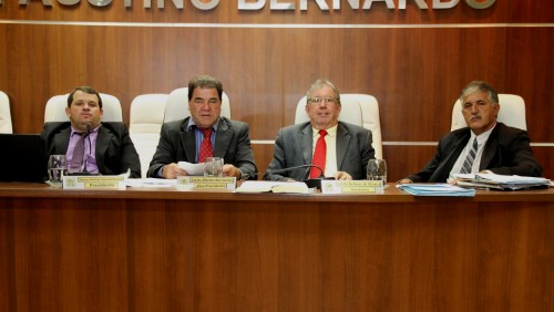 Vereadores discutem funcionamento do comércio Vereadores discutem funcionamento do comércio