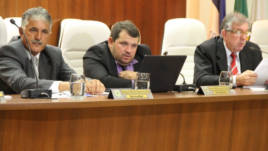 Vereador Roberto Magnético durante discurso  Vereador Roberto Magnético durante discurso