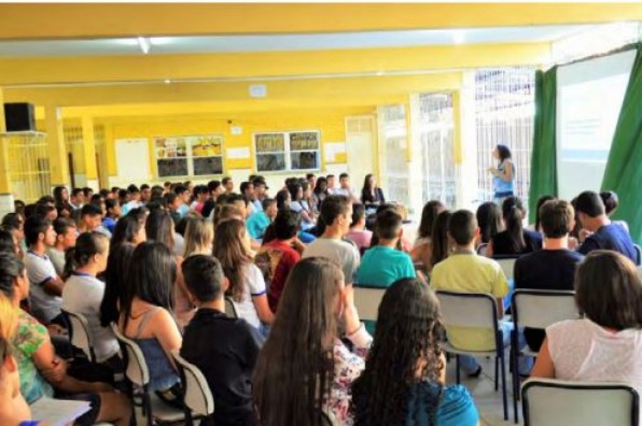 Universitária motiva alunos da Escola Maria Trindade Universitária motiva alunos da Escola Maria Trindade