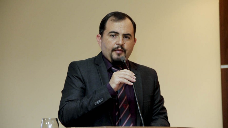 Vereador Roberto Magnético durante discurso Vereador Roberto Magnético durante discurso